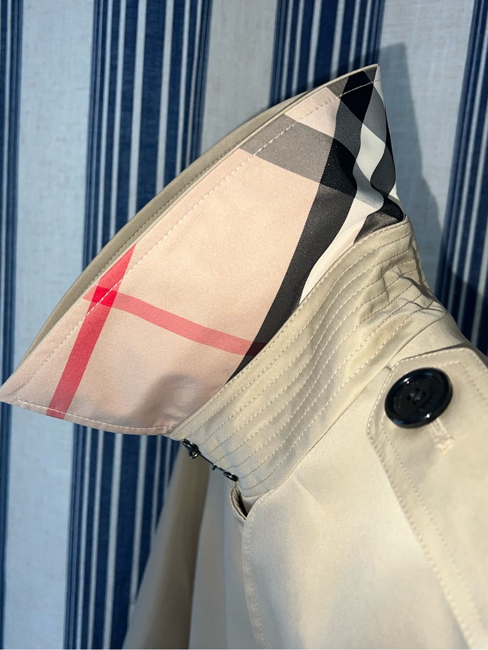 BURBERRY BRIT Double Breasted Satin Finish Trench Coat with Black Buttons.  NWT - Picture 4 of 6